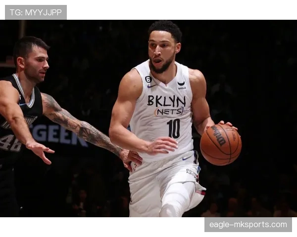 西蒙斯突破组织双重威胁提升76人关键时刻效率